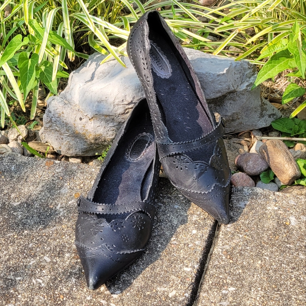 SEYCHELLES, BLACK KITTEN HEEL, POINTED TOE SHOES